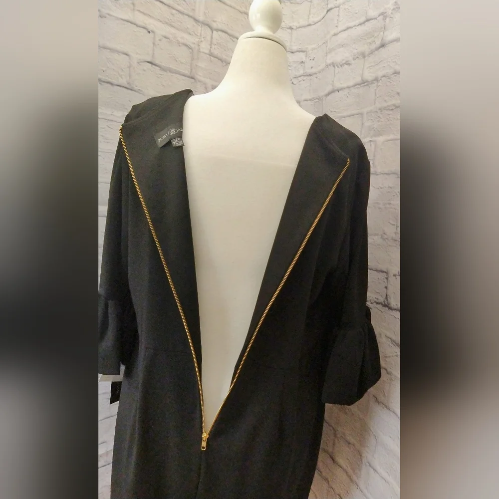 Elegant Black Betsy Adam Dress - Picture 6 of 6